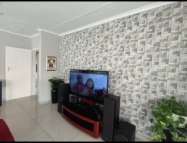 3 BEDROOM HOUSE FOR SALE IN CLAYVILLE